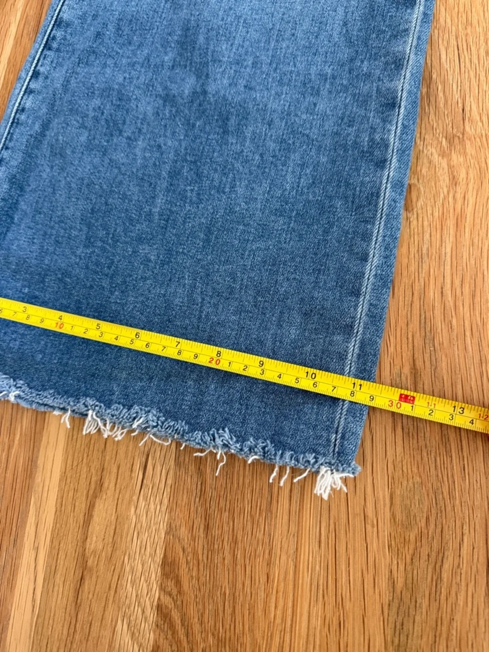 PAIGE Annesa Cropped Distressed Raw Hem Faded Blue Relaxed Wide Leg Jeans 32
